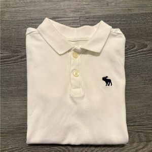 abercrombie kids White Polo with Navy Moose Logo
Boys size 5/6